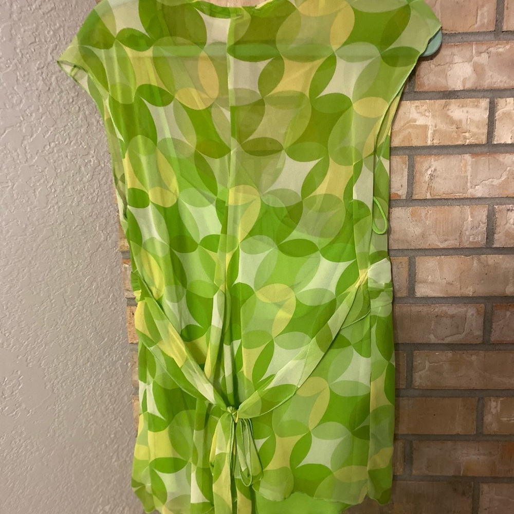 Blouse fun green color
